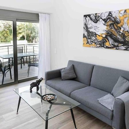 Design Apartment With Swimming Pool Near The Beach Атина Екстериор снимка