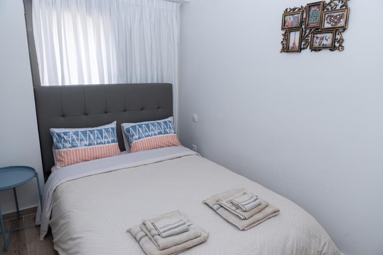 Design Apartment With Swimming Pool Near The Beach Атина Екстериор снимка