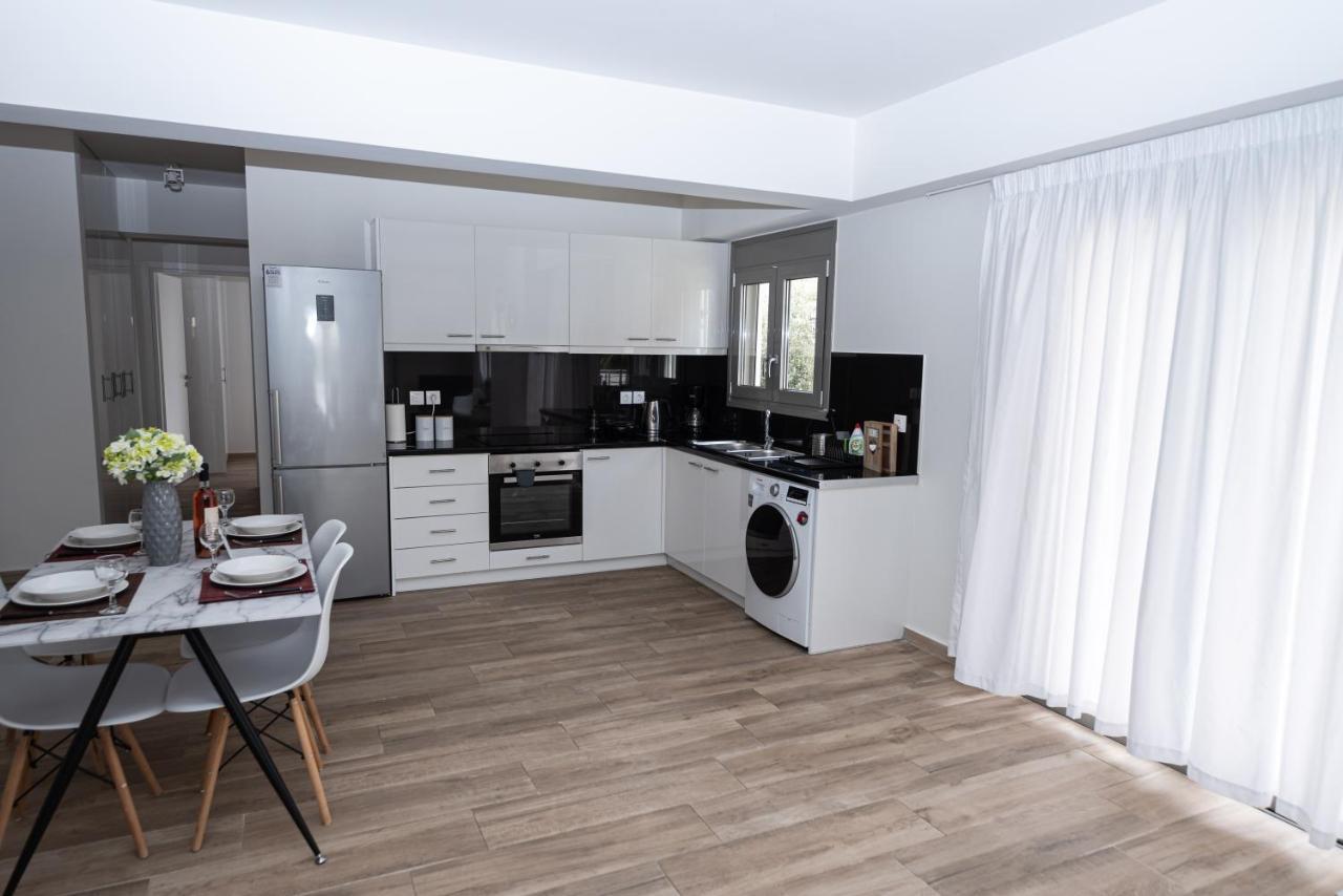 Design Apartment With Swimming Pool Near The Beach Атина Екстериор снимка
