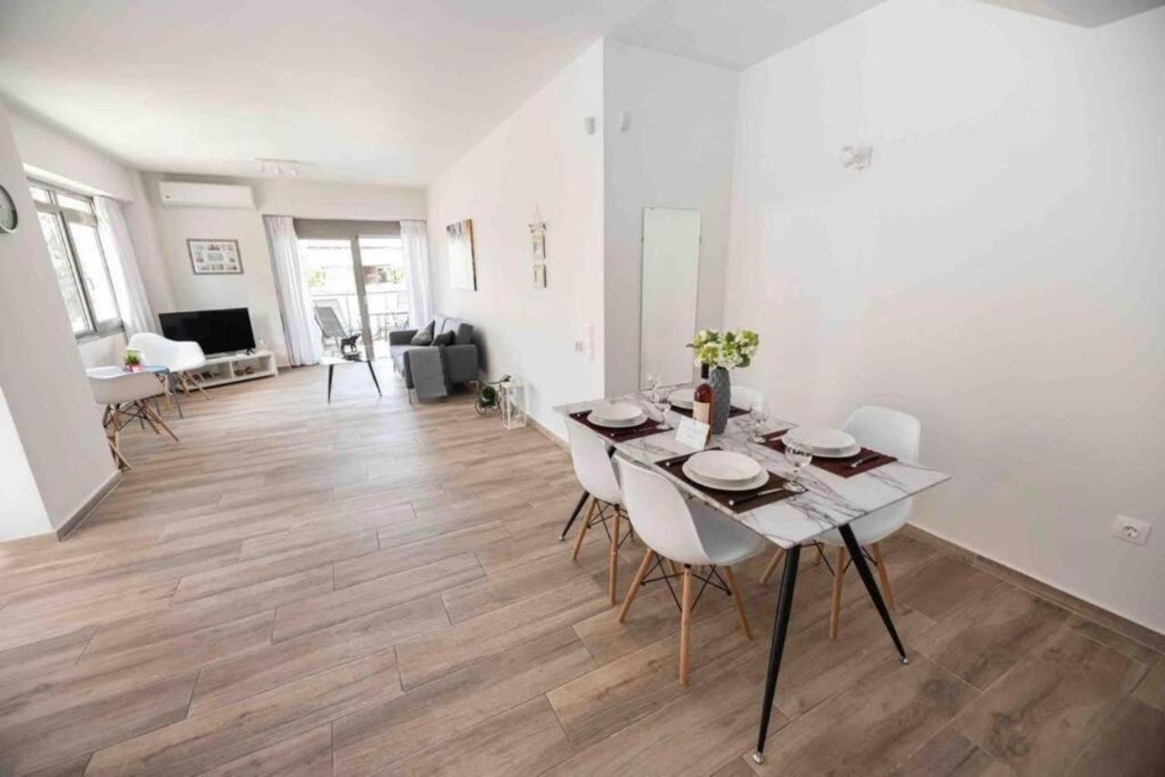Design Apartment With Swimming Pool Near The Beach Атина Екстериор снимка